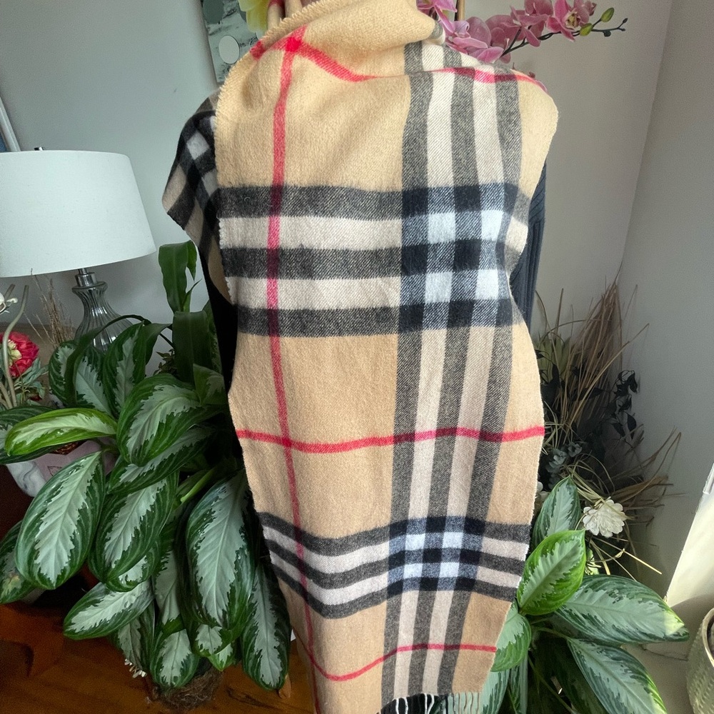 Burberry Cashmere Shawl/Muffler. - Picture 13 of 14